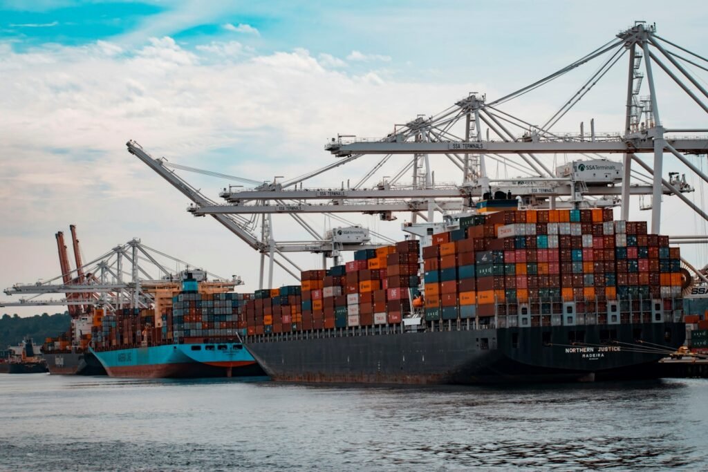 Air Freight atau Sea Freight: Mana yang Lebih Sesuai?